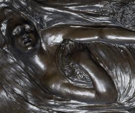 Auguste Préault (1809-1879), Ophélie. Détail jusqu’à mi-corps. 1842, fondu en 1876, sculpture (bronze), 200 × 75 × 20 cm. Paris, musée d’Orsay