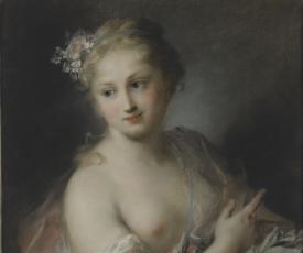 Rosalba Giovanna Carriera (1675-1757), Jeune fille tenant une couronne de laurier, nymphe de la suite d’Apollon. Morceau de réception à l’Académie royale de peinture et de sculpture, où l’artiste a été reçue le 26 octobre 1720. Entre 1720 et 1721, dessin (pastel sur papier), 61,5 × 54,5 cm. Paris, musée du Louvre