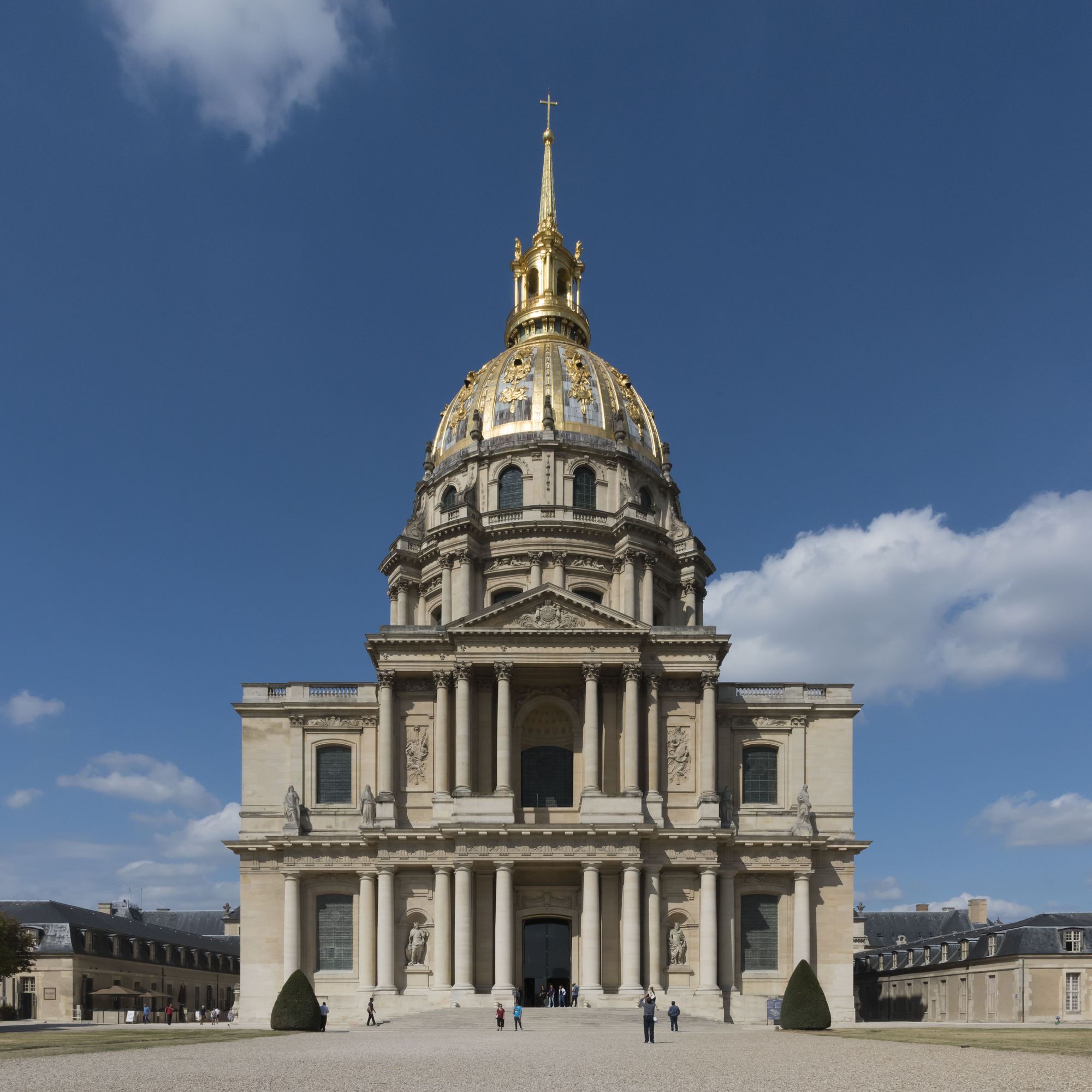 L'église de l'Hôtel des Invalides L'église de l'Hôtel des Invalides