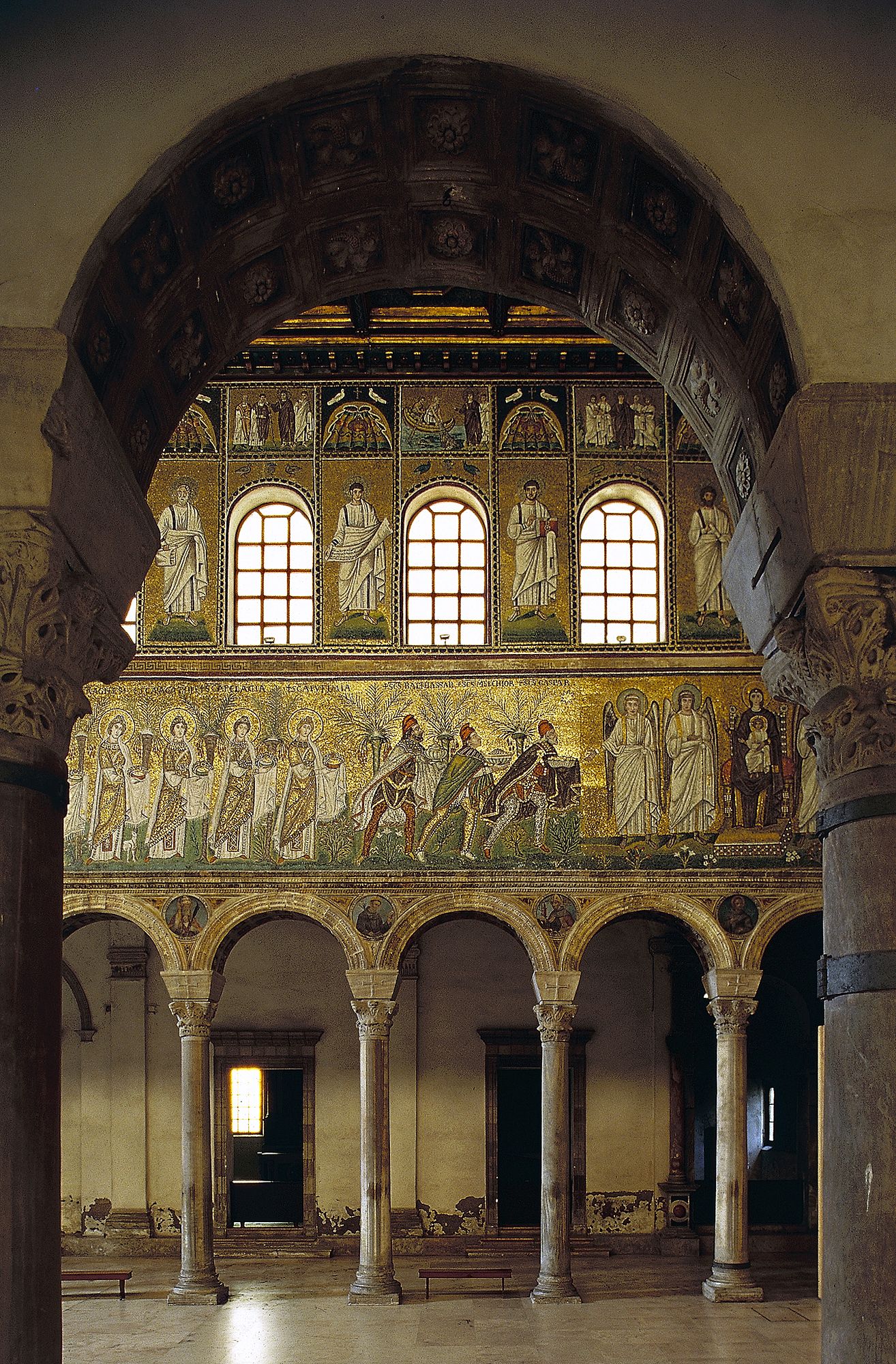 Extérieur de la basilique Sant'Apollinare Nuovo  Extérieur de la basilique Sant'Apollinare Nuovo