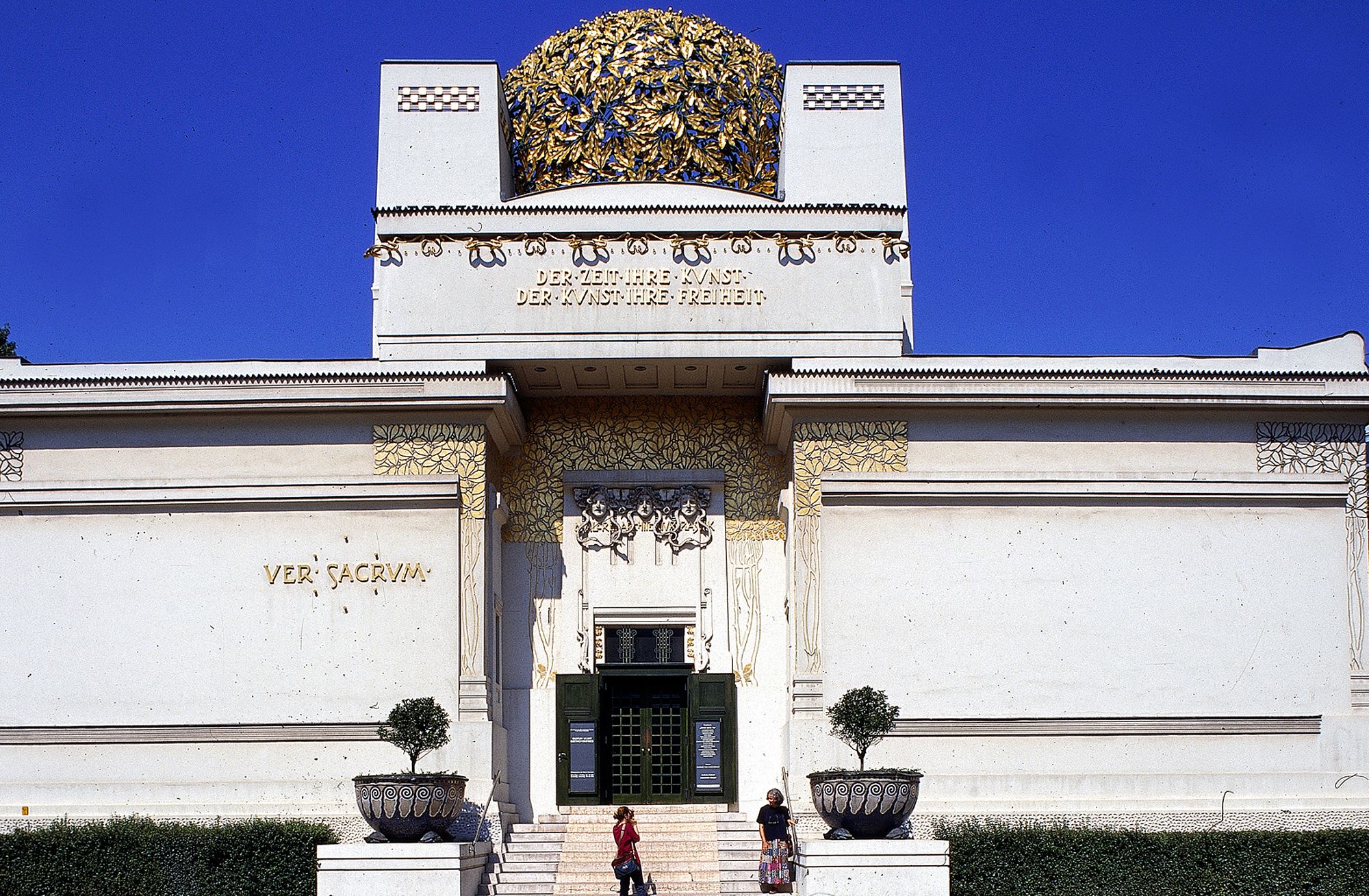 L’entrée du pavillon de la Sécession à Vienne L’entrée du pavillon de la Sécession à Vienne