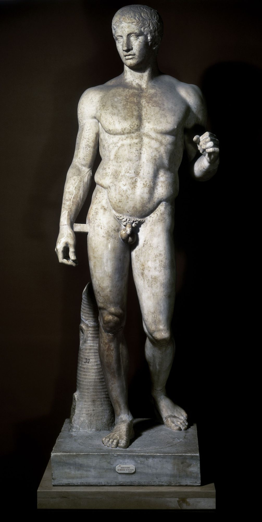Copie romaine du Doryphore (porteur de lance) de Polyclète (Ve siècle av. J.-C.) Copie romaine du Doryphore (porteur de lance) de Polyclète (Ve siècle av. J.-C.)