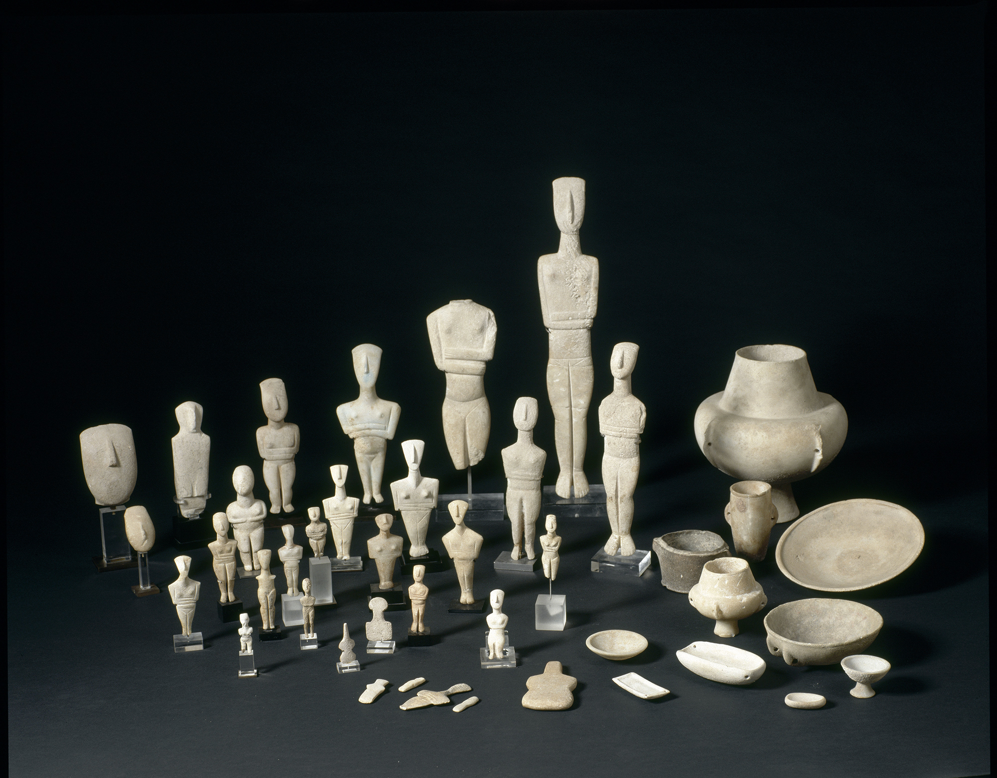 Quarante-deux objets découverts dans les Cyclades et provenant de la donation Cordesse Quarante-deux objets découverts dans les Cyclades et provenant de la donation Cordesse