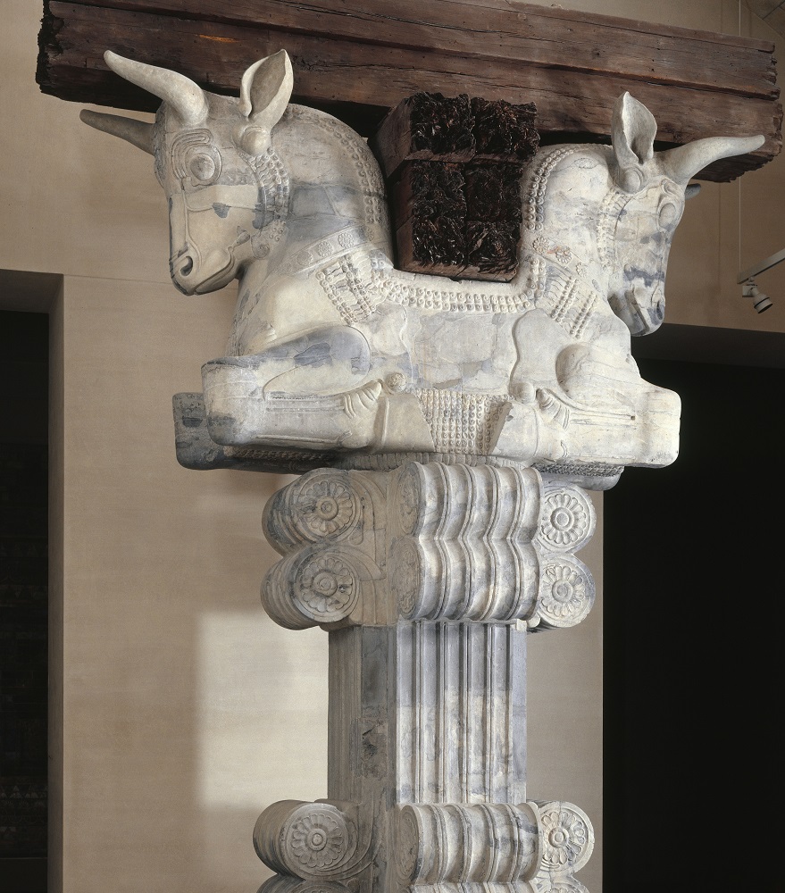 Chapiteau de l’une des trente-six colonnes de la salle d’audiences du palais de Darius Ier Chapiteau de l’une des trente-six colonnes de la salle d’audiences du palais de Darius Ier