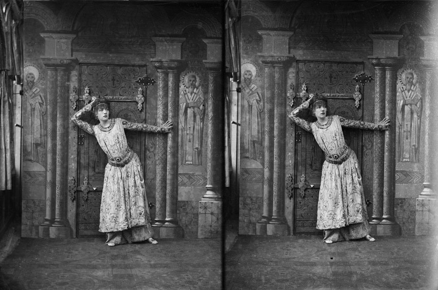 Sarah Bernhardt dans le rôle de Théodora Sarah Bernhardt dans le rôle de Théodora